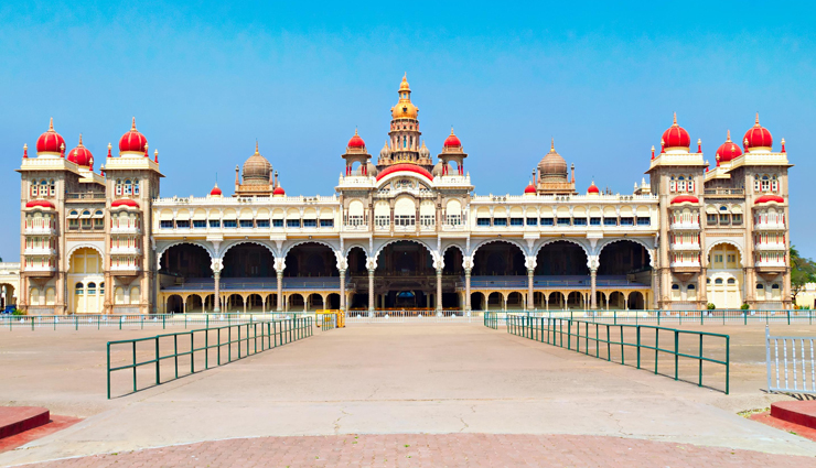 karnataka,places to explore in karnataka,bangalore palace,lal bagh,chamundeshwari temple,virupaksha temple,abbey falls,hoysaleswara temple,mahabaleshwar temple,tipu sultans summer palace