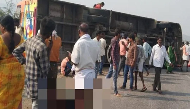 कर्नाटक: बस पलटने से 8 की मौत, 20 से अधिक लोग गंभीर रूप से घायल