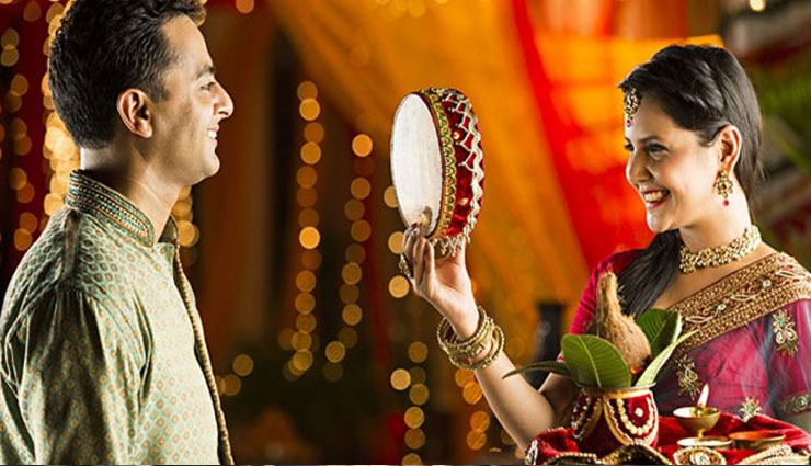 70 साल बाद करवा चौथ पर इस बार बन रहा है  शुभ संयोग, जानें पूजा का मुहूर्त, चंद्रोदय समय