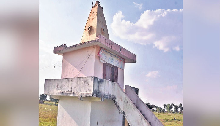  19 साल पहले मां की स्मृति में  बनवाया था करवा चौथ मंदिर, साल में खुलता है एक बार