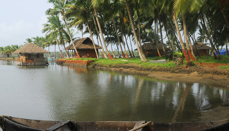 alleppey backwaters: venice of the east,kumarakom backwaters: natures paradise,kollam backwater cruise: a serene experience,vembanad lake: largest backwater in kerala,backwater houseboats: luxury on keralas waters,kuttanad backwaters: keralas rice bowl,ashtamudi lake: quaint backwater destination,backwater homestays in kerala: authentic experiences,bird watching in kerala backwaters,fishing villages along kerala backwaters