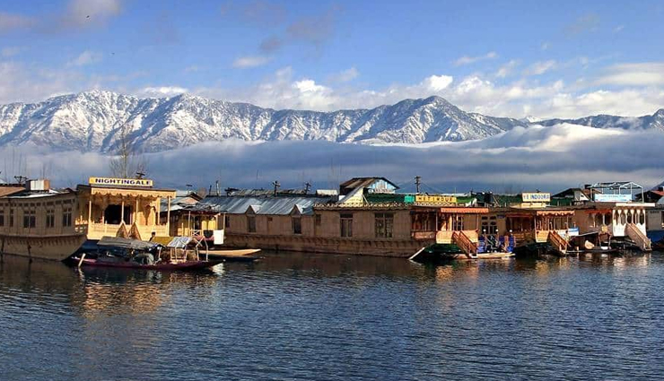 kashmir,places to visit in kashmir,tourist attraction in kashmir,dal lake,shalimar bagh,khana-e-moula,wular lake,gulmarg,yusmarg