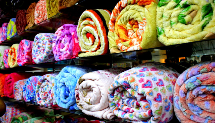 kashmir souvenirs,famous souvenirs from kashmir,best things to buy in kashmir,kashmiri handicrafts,pashmina shawls kashmir,kashmiri saffron,authentic kashmiri souvenirs,kashmiri dry fruits,kashmiri papier-mâché items,kashmiri carpets,walnut wood carvings kashmir,traditional kashmiri jewelry,kashmiri tea (kahwa),kashmiri spices,must-buy items from kashmir,shopping in kashmir,kashmiri handmade products,kashmiri shawls and stoles,best kashmiri gifts,unique souvenirs from kashmir