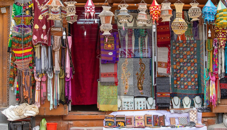 kashmir souvenirs,famous souvenirs from kashmir,best things to buy in kashmir,kashmiri handicrafts,pashmina shawls kashmir,kashmiri saffron,authentic kashmiri souvenirs,kashmiri dry fruits,kashmiri papier-mâché items,kashmiri carpets,walnut wood carvings kashmir,traditional kashmiri jewelry,kashmiri tea (kahwa),kashmiri spices,must-buy items from kashmir,shopping in kashmir,kashmiri handmade products,kashmiri shawls and stoles,best kashmiri gifts,unique souvenirs from kashmir