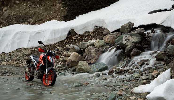 things to do in kashmir,must-do activities in kashmir,places to visit in kashmir,best time to visit kashmir,kashmir tourism,srinagar sightseeing,dal lake shikara ride,houseboat stay in kashmir,trekking in kashmir,gulmarg skiing,sonamarg camping,pahalgam adventure sports,mughal gardens visit,shopping in kashmir,kashmiri cuisine,kashmiri culture and traditions,kashmiri handicrafts,kashmiri shawls and pashminas,kashmiri saffron fields,kashmiri tea and kahwa