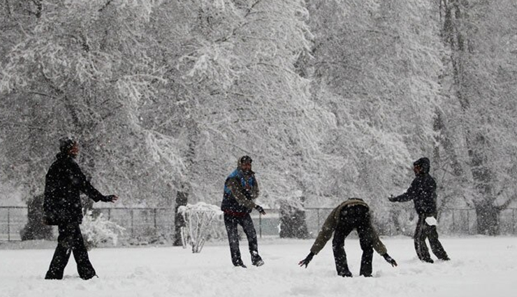 things to do in kashmir,must-do activities in kashmir,places to visit in kashmir,best time to visit kashmir,kashmir tourism,srinagar sightseeing,dal lake shikara ride,houseboat stay in kashmir,trekking in kashmir,gulmarg skiing,sonamarg camping,pahalgam adventure sports,mughal gardens visit,shopping in kashmir,kashmiri cuisine,kashmiri culture and traditions,kashmiri handicrafts,kashmiri shawls and pashminas,kashmiri saffron fields,kashmiri tea and kahwa