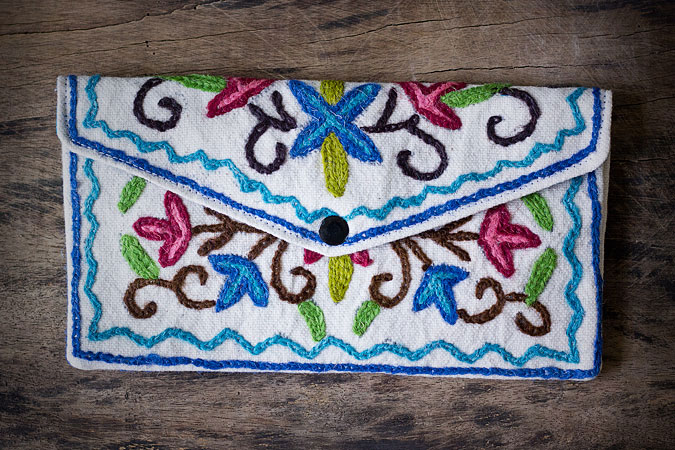 cotton clutches,lace clutches,kashmiri clutches,metal clutches,potli clutches,stylish clutches