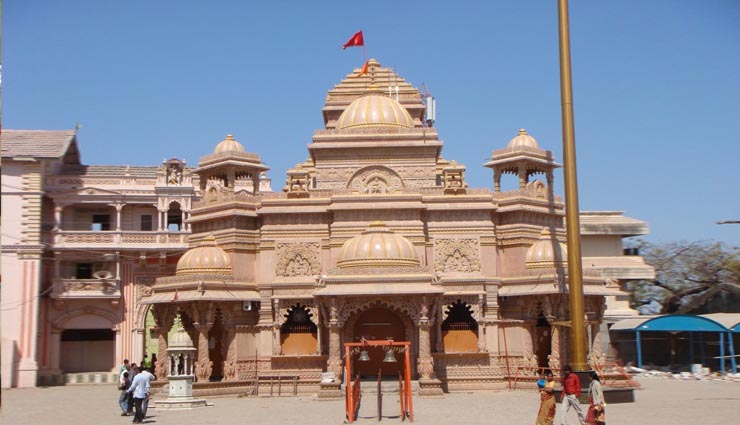 top 5 hanuman temple in india,must to visit temples in india,astrolgy,sankat mochan hanuman temple,varanasi,jakhoo temple,himachal pradesh,mahavir mandir,patna,shri hanuman temple,jamnagar,kashtbhanjan hanuman temple,sarangpur