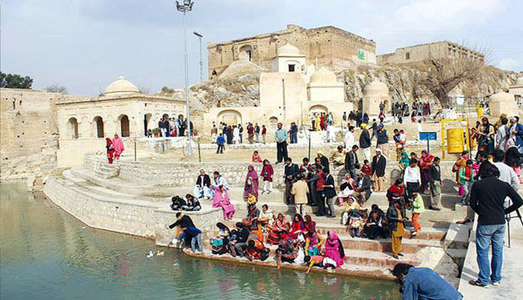 hindu temples,pakistan,katasraj temple .hinglaj mata temple,panchmukhi hanuman mandir,gorakhnath temple peshawarholidays,tourism