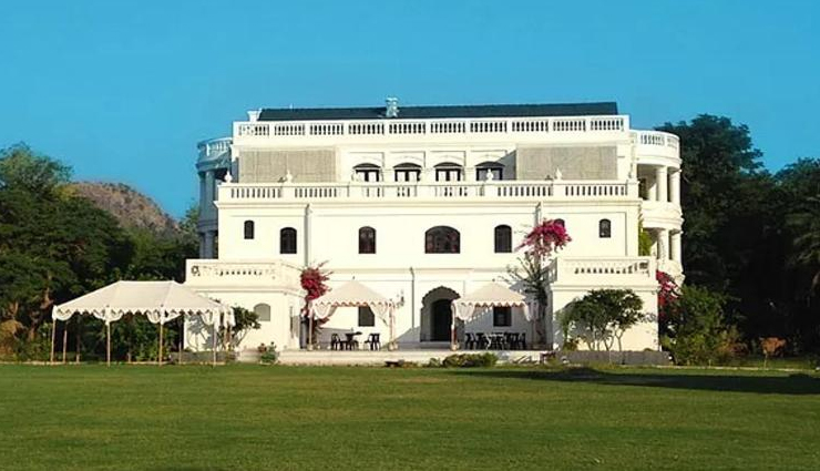 heritage hotels,magnificent forts,india,india travel,india tourism,tourist places in india,india travel guide,holidays in india