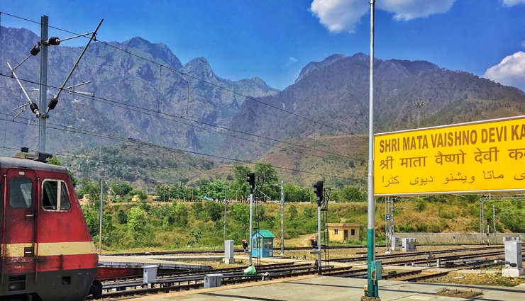 must visit railway station of india,holidays,travel,tourism