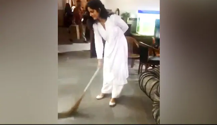  'सूर्यवंशी' के सेट पर कैटरिना कैफ ने कर दी अक्षय की  झाड़ू से पिटाई, देखे ये मजेदार वीडियो