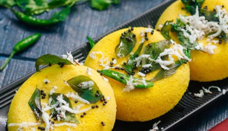 katori dhokla,gujarati dhokla recipe,steamed dhokla,besan dhokla,instant dhokla recipe,healthy dhokla recipe,dhokla in katori,easy dhokla recipe,vegetarian dhokla recipe,snack recipe