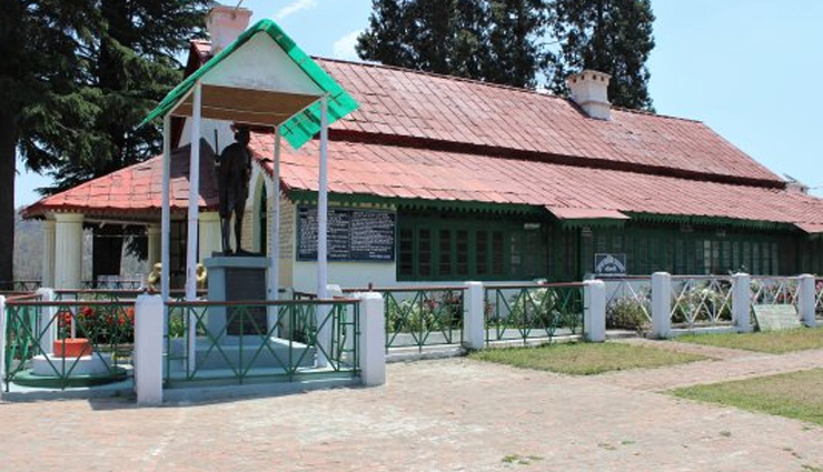 kausani,places to visit in kausani,rudradhari falls,kausani tea estate,anasakti ashram,lakshmi ashram,dandeshwar temple,baijnath temple