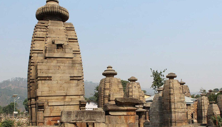 kausani,places to visit in kausani,rudradhari falls,kausani tea estate,anasakti ashram,lakshmi ashram,dandeshwar temple,baijnath temple