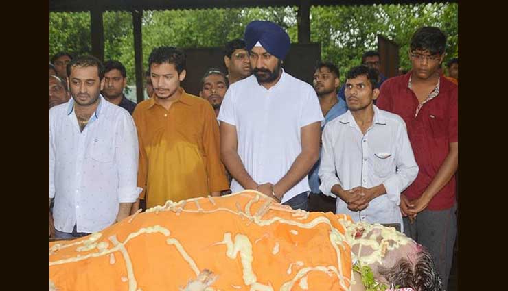 को-स्टार के निधन पर ‘तारक मेहता का उल्टा चश्मा’ के कलाकारों की आंखें हुईं नम, अंतिम दर्शन को पहुंची पूरी टीम