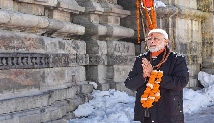 PM मोदी ने केदारनाथ के किए दर्शन, जवानों के साथ मनाई दिवाली, तस्वीरे
