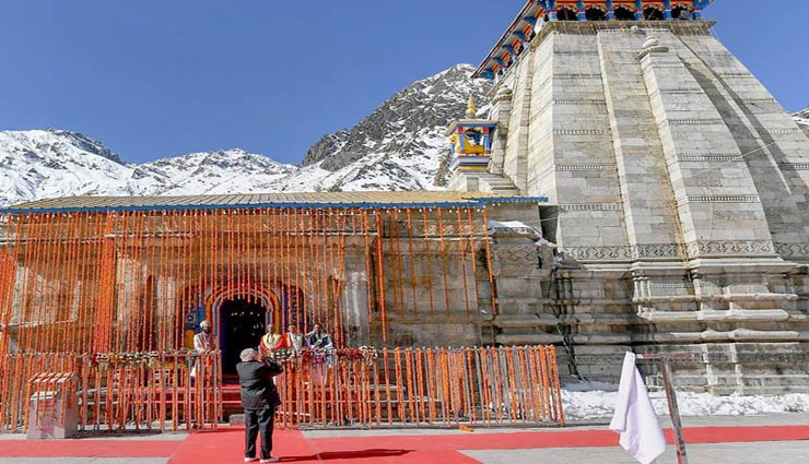 PM मोदी ने केदारनाथ के किए दर्शन, जवानों के साथ मनाई दिवाली, तस्वीरे diwali 2018,kedarnath,narendra modi
