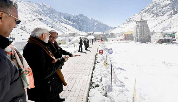 PM मोदी ने केदारनाथ के किए दर्शन, जवानों के साथ मनाई दिवाली, तस्वीरे diwali 2018,kedarnath,narendra modi