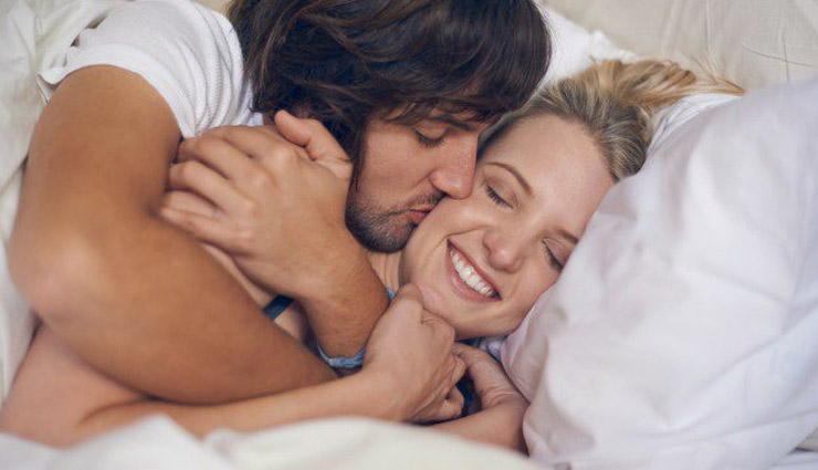 tips to keep woman happy in bed,happy woman in bed,intimacy tips,couples tips,relationship tips