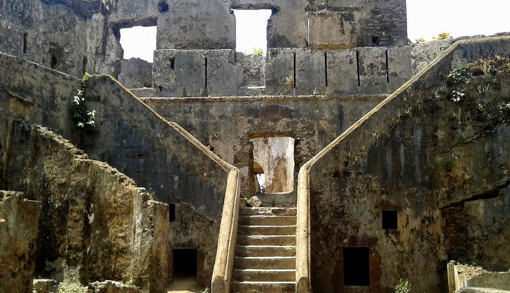 mumbai forts,historic forts,visit historic forts,palghar,vasai,sindhu durg,bombay fort