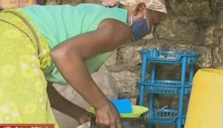 कोरोना का दर्द / अपने भूखे बच्चों को पत्थर उबालकर दिलासा देती रही मां... 