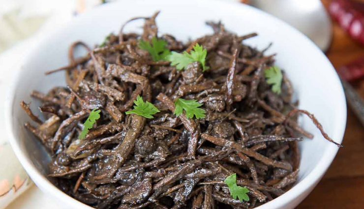 rajasthan cuisine favorites,popular dishes of rajasthan,traditional rajasthani food,famous rajasthani recipes,rajasthani culinary delights,must-try dishes in rajasthan,authentic rajasthani cuisine,rajasthani street food specialties,royal rajasthani delicacies,flavors of rajasthan cuisine