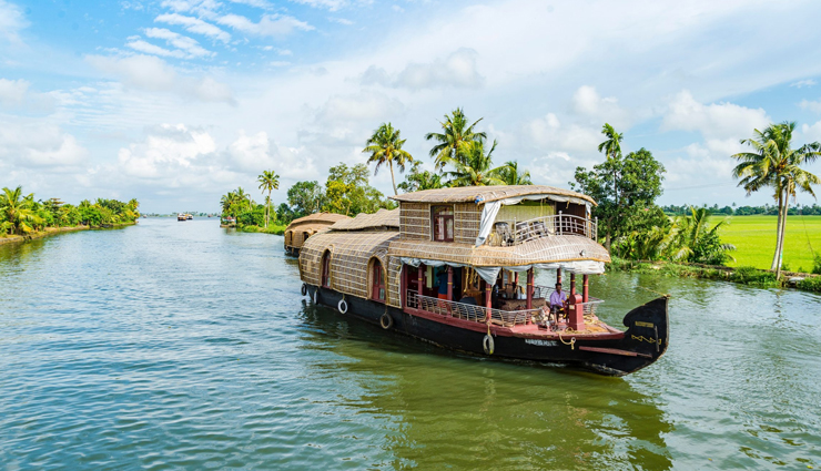 kerala,tourist destinations in kerala,alleppey,munnar,thekkady,kumarakom,kovalam,kozhikode,wayanad