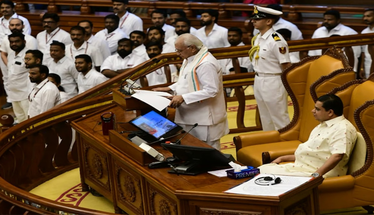केरल में सरकार और राज्यपाल के बीच विवाद, सिर्फ दो मिनट में पढ़ा नीतिगत अभिभाषण