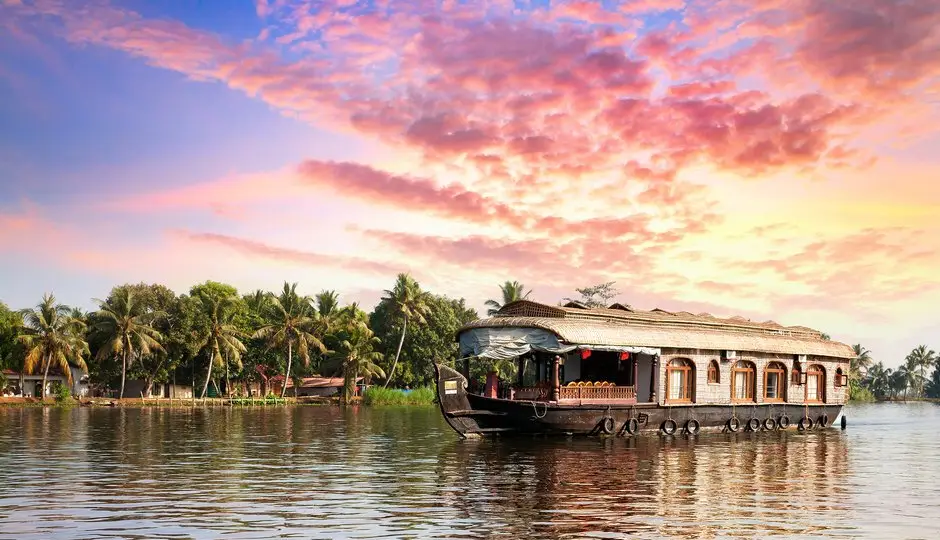 10 Must Visit Places in Kerala