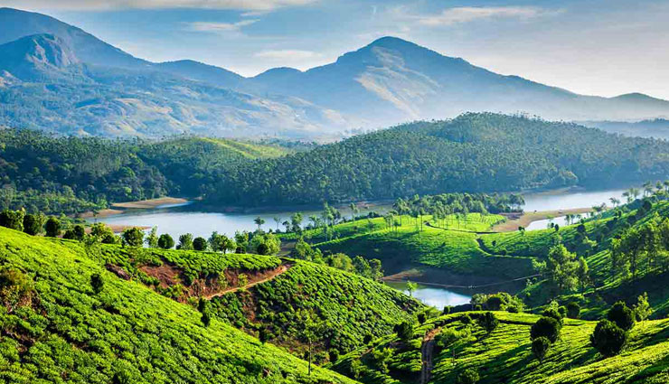 kerala,tourist destination of kerala,alleppey,houseboat,munnar,thekkady,kumarakom,kovalam