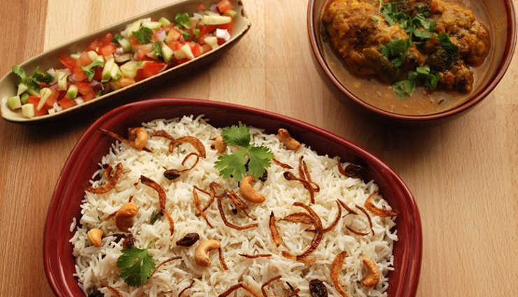 local foods,local foods in kerala,kerala,pulissery,ghee rice,mutton paya masala,idli,malabar parotta,dosa