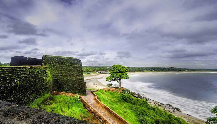 tourist destinations in kerala,kerala,thiruvananthapuram,cochin,alleppey,kasaragod,kumarakom,places to visit in kerala