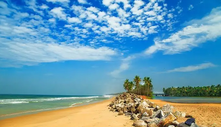 beaches in kerala,kerala,kovalam beach,varkala beach,kannur beach,marari beach,bekal beach,cherai beach