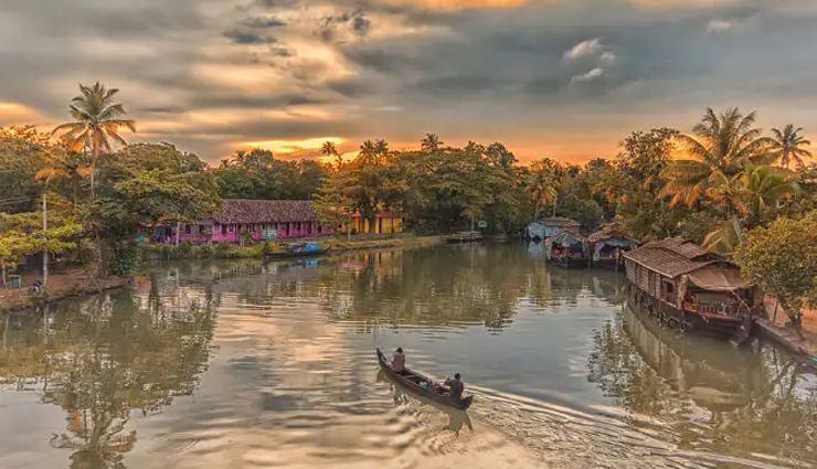 kerala backwaters,places in kerala backwaters,alleppey backwaters,kozhikode backwaters,kuttanad backwaters,ashtamudi backwaters,thrissur backwaters