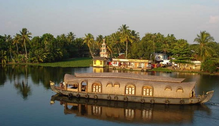 kerala backwaters,places in kerala backwaters,alleppey backwaters,kozhikode backwaters,kuttanad backwaters,ashtamudi backwaters,thrissur backwaters