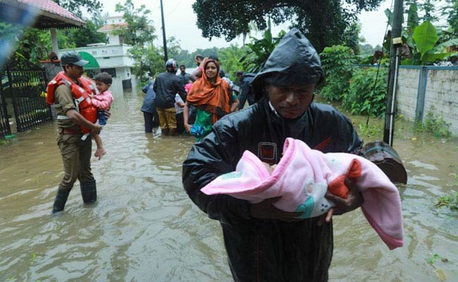 kerala flood,monsoon,heavy rain,roads damaged,flood relief,loss ,सड़कें बर्बाद,केरल बाढ़