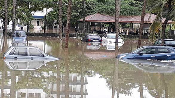 kerala flood,kerala,flood,heavy rain,rain,social organization,police,ndrf,rescue,railway,weather report