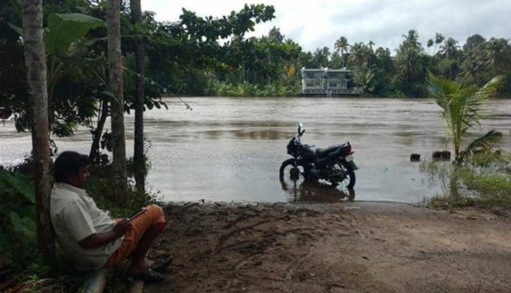 केरल के तट पर मानसून ने दी दस्तक, हो रही है भारी बारिश, रेड अलर्ट जारी