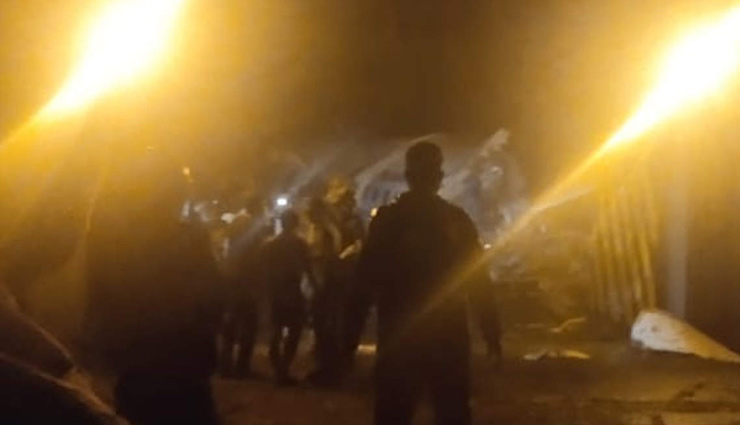 कोझिकोड के विमान हादसे की पहली तस्वीरें kozhikode plane crash news,kozhikode plane crash,kozhikode images,kozhikode air india plane crash,kozhikode,news