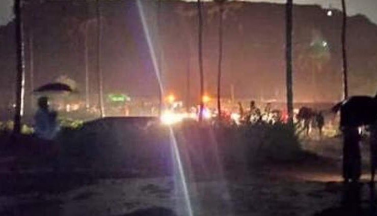 कोझिकोड के विमान हादसे की पहली तस्वीरें kozhikode plane crash news,kozhikode plane crash,kozhikode images,kozhikode air india plane crash,kozhikode,news