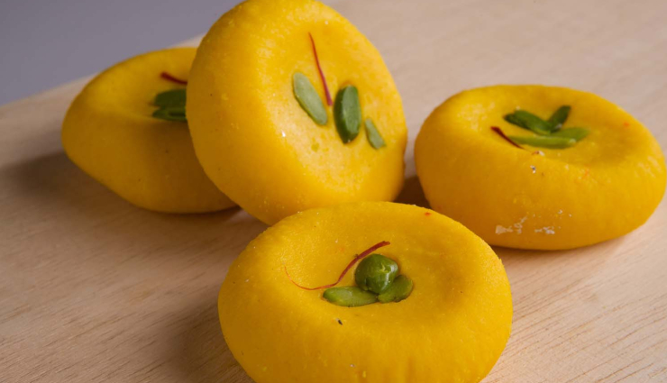 मेजबान हो या मेहमान दोनों पर चढ़ जाएगा केसर पेड़ा का रंग, इस मिठाई में है कुछ ऐसी बात #Recipe kesar peda,indian sweet,dessert recipe,traditional indian dessert,easy peda recipe,homemade kesar peda,saffron peda,festive sweet,indian milk sweet,diwali sweet recipe