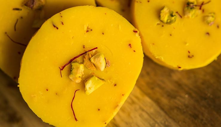 गणपति जी को पसंद आएंगे केसरिया पेड़े, लगाए इसका भोग #Recipe