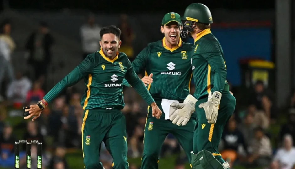 हनुमान भक्त केशव महाराज बने वनडे के नंबर वन गेंदबाज, कुलदीप यादव को हुआ नुकसान