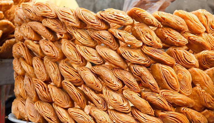 हर किसी के मुंह में घुल जाता हैं इन बिहारी व्यंजनों का स्वाद, आप भी जरूर चखें bihar cuisine,bihari food,famous dishes of bihar,traditional food of bihar,flavors of bihar,spices of bihar,regional cuisine of india,must-try dishes in bihar,bihari delicacies,authentic bihar cuisine