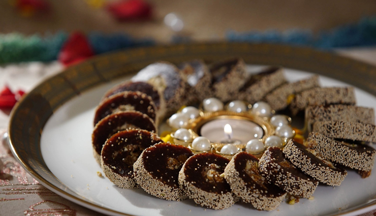 Diwali Recipe- Treat Your Guests With Khajoor Anjeer Rolls
