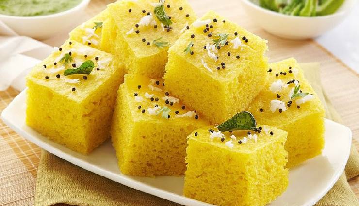 गुजराती फूड के शौकीन हैं तो खमण ढोकला जरूर आजमाएं, बार-बार करेगा खाने का मन #Recipe