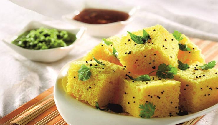 नाश्ते में ट्राई करें गुजराती खमण ढोकला, होगा मिनटों में तैयार #Recipe