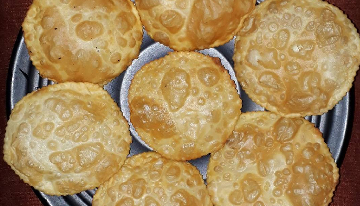 khandeshi sanjori,khandeshi sanjori ingredients,khandeshi sanjori recipe,khandeshi sanjori maharshtra,khandeshi sanjori traditional dish,khandeshi sanjori sweet,suji,ghee,semolina