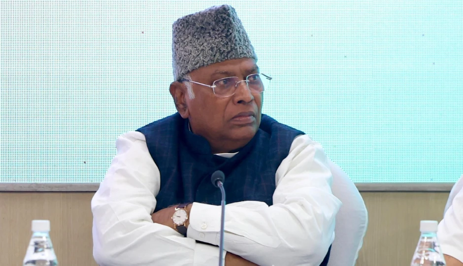 ‘मनरेगा खत्म करना मतलब गरीबों की रीढ़ तोड़ना…’ CWC बैठक में खरगे का केंद्र पर तीखा प्रहार